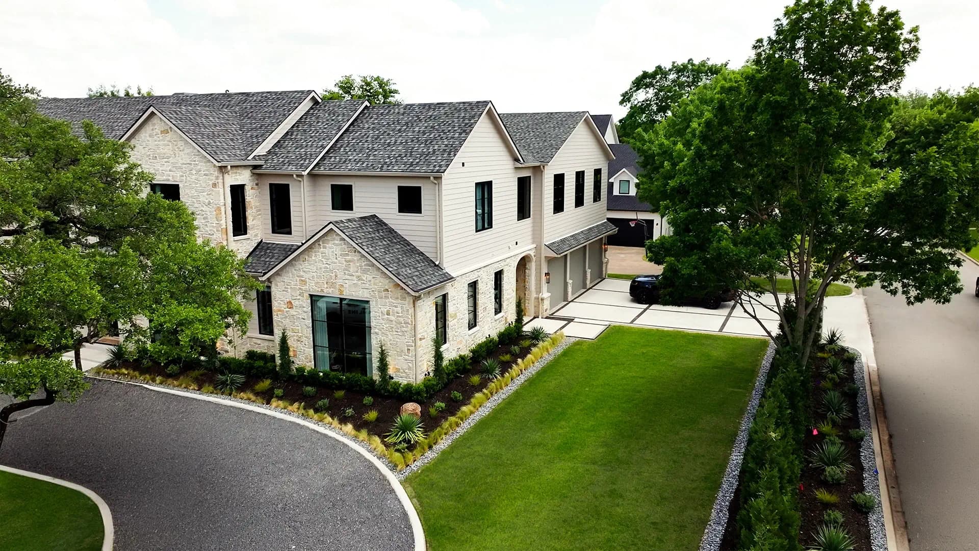 A finished front-yard landscape in Colleyville with new planting beds and a clean bed line